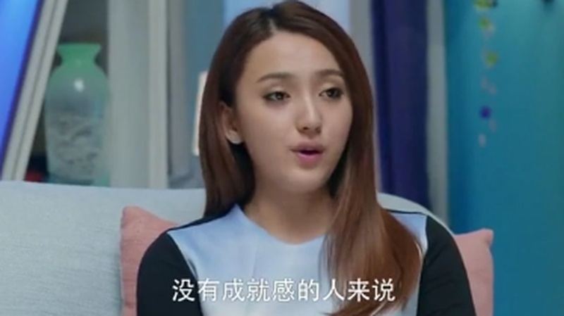 青春万万岁 女汉子上班玩游戏 还大声喧哗 殊不知老板在身后